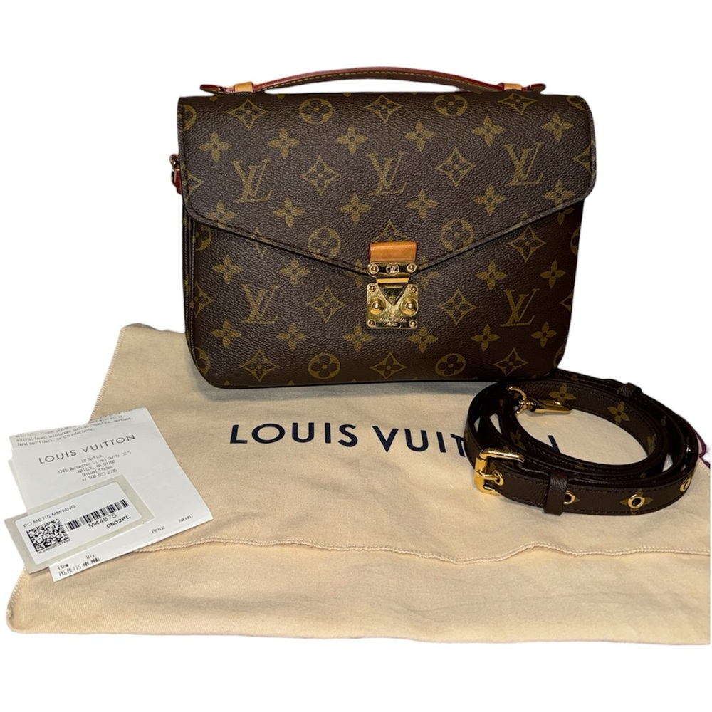Louis Vuitton Authentic Pochette Métis - Monogram